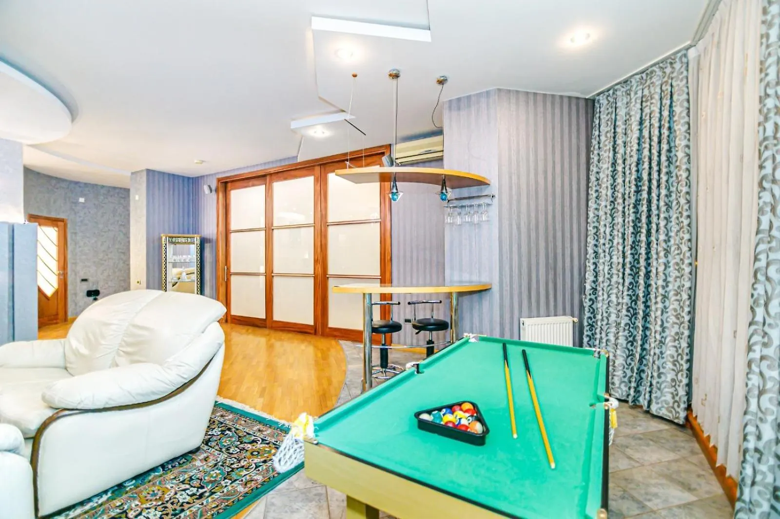 Apartment With Billiards Baku