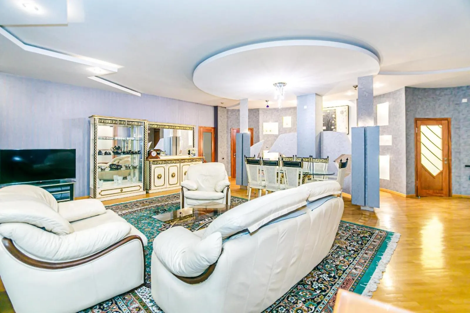 Apartment With Billiards Baku
