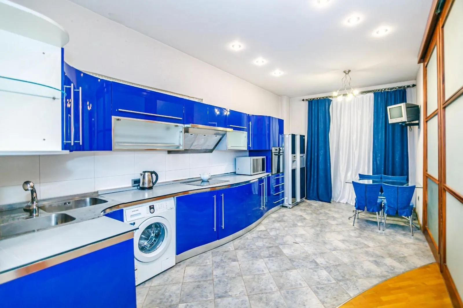 Apartment With Billiards Baku