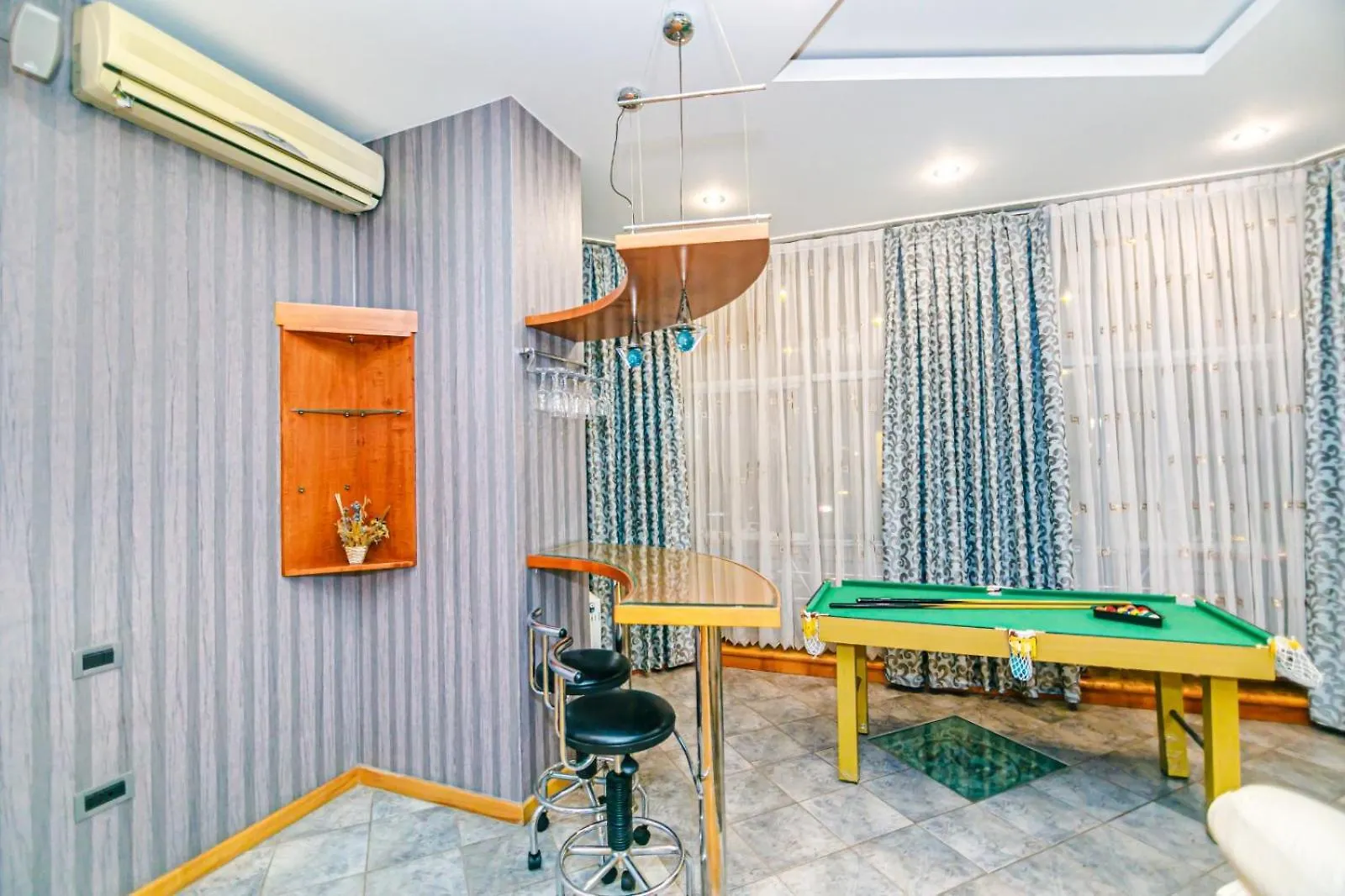 Apartment With Billiards Baku
